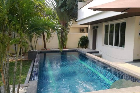 Casa de 4 dormitorios en Pattaya, Tailandia № 157649 - foto 13