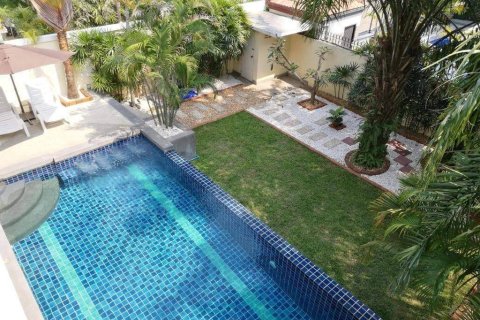 Casa de 4 dormitorios en Pattaya, Tailandia № 157649 - foto 10