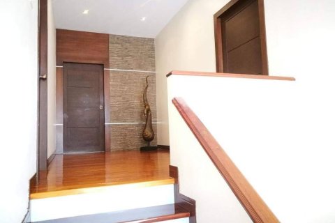 Casa de 4 dormitorios en Pattaya, Tailandia № 157649 - foto 4