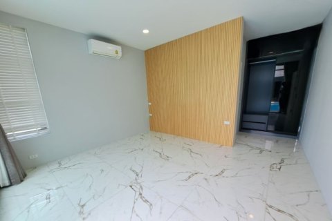 Casa de 3 dormitorios en Pattaya, Tailandia № 157650 - foto 5