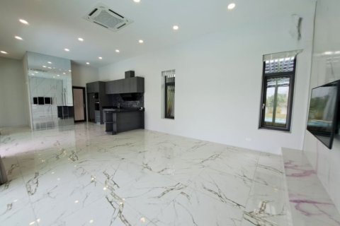 Casa de 3 dormitorios en Pattaya, Tailandia № 157650 - foto 7
