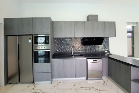 Casa de 3 dormitorios en Pattaya, Tailandia № 157650 - foto 3