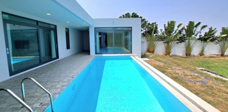 Casa de 3 dormitorios en Pattaya, Tailandia № 157650