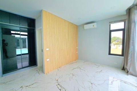 Casa de 3 dormitorios en Pattaya, Tailandia № 157650 - foto 12