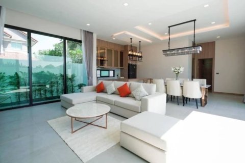 Casa de 3 dormitorios en Pattaya, Tailandia № 157651 - foto 8