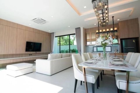 Casa de 3 dormitorios en Pattaya, Tailandia № 157651 - foto 10