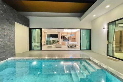Casa de 3 dormitorios en Pattaya, Tailandia № 157651 - foto 4