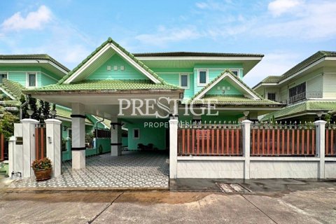 House in Pattaya, Thailand 4 bedrooms № 197747