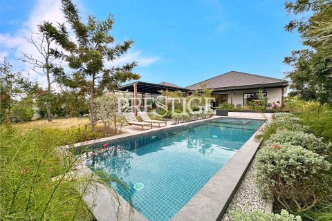 House in Pattaya, Thailand 3 bedrooms № 197746