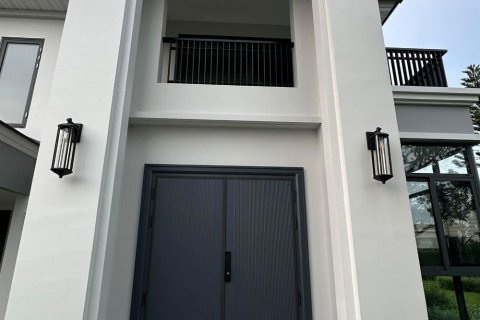 Chalet de 4 dormitorios en Bangkok, Tailandia № 133711 - foto 7