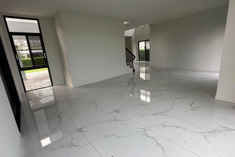 Chalet de 4 dormitorios en Bangkok, Tailandia № 133711 - foto 10