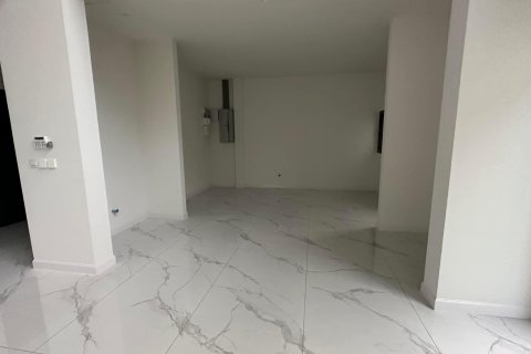 Chalet de 4 dormitorios en Bangkok, Tailandia № 133711 - foto 11