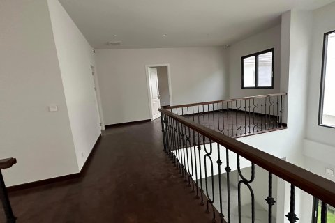 Chalet de 4 dormitorios en Bangkok, Tailandia № 133711 - foto 17