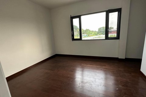 Chalet de 4 dormitorios en Bangkok, Tailandia № 133711 - foto 9