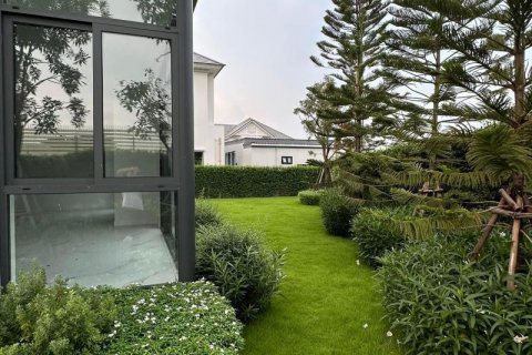 Chalet de 4 dormitorios en Bangkok, Tailandia № 133711 - foto 8