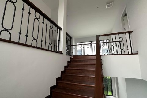 Chalet de 4 dormitorios en Bangkok, Tailandia № 133711 - foto 16
