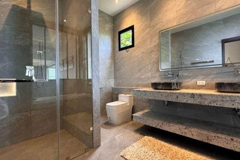 Chalet de 4 dormitorios en Phuket, Tailandia № 133713 - foto 15