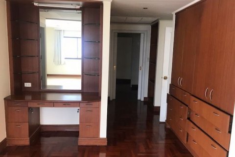 Condo à Watthana, Bangkok, Thaïlande, 3 chambres № 47576 - photo 12