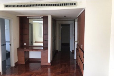 Condo à Watthana, Bangkok, Thaïlande, 3 chambres № 47576 - photo 11