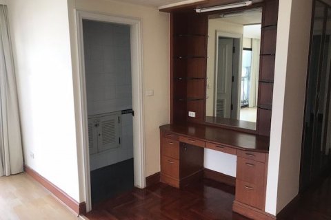 Condo à Watthana, Bangkok, Thaïlande, 3 chambres № 47576 - photo 10