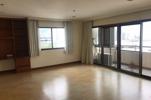 Condo à Watthana, Bangkok, Thaïlande, 3 chambres № 47576 - photo 2