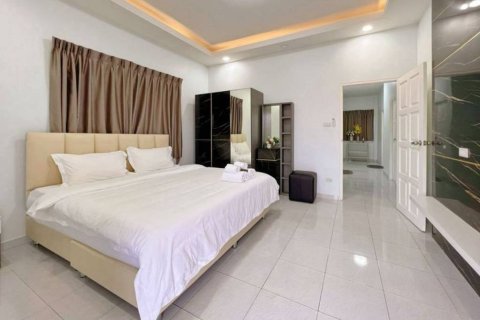 Casa de 4 dormitorios en Pattaya, Tailandia № 160980 - foto 7