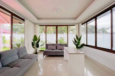 Casa de 4 dormitorios en Pattaya, Tailandia № 160980 - foto 3