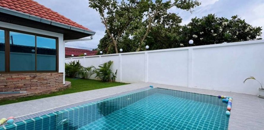 Casa de 4 dormitorios en Pattaya, Tailandia № 160980