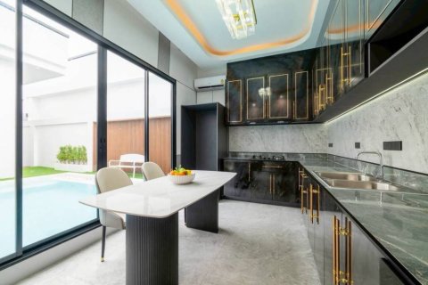 Chalet de 3 dormitorios en Pattaya, Tailandia № 160976 - foto 7