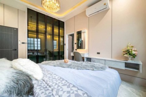 Chalet de 3 dormitorios en Pattaya, Tailandia № 160976 - foto 9