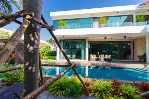 Chalet de 4 dormitorios en Hua Hin, Tailandia № 157435 - foto 3