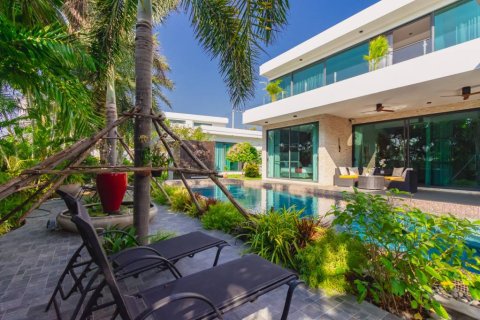 Chalet de 4 dormitorios en Hua Hin, Tailandia № 157435 - foto 2