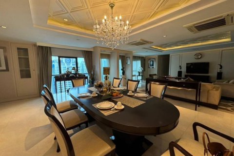 Ático de 4 dormitorios en Bangkok, Tailandia № 134646 - foto 2