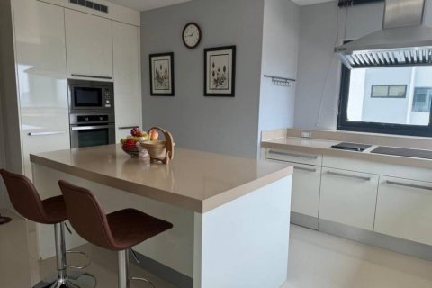 Ático de 4 dormitorios en Bangkok, Tailandia № 134646 - foto 3