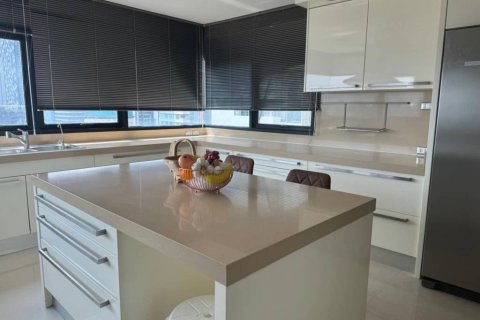 Ático de 4 dormitorios en Bangkok, Tailandia № 134646 - foto 6