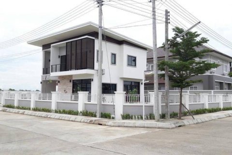 Casa de 3 dormitorios en San Kamphaeng, Tailandia № 158434 - foto 2