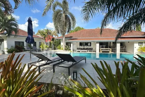 House in Rawai, Thailand 4 bedrooms № 135377 - photo 2
