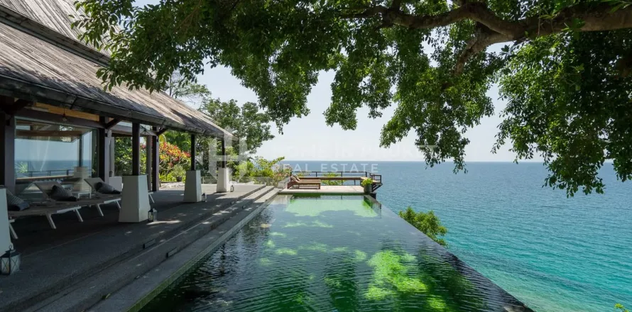 House in Phuket, Thailand 5 bedrooms № 135376