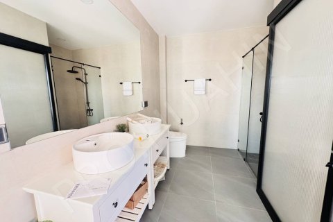 Chalet de 3 dormitorios en Hua Hin, Tailandia № 194783 - foto 3