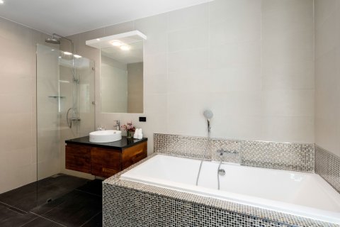 Apartamento de 3 dormitorios en Ko Samui, Tailandia № 164112 - foto 12