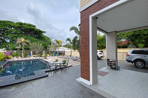 Chalet de 4 dormitorios en Hua Hin, Tailandia № 168507 - foto 4