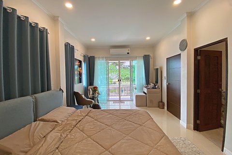 Chalet de 4 dormitorios en Hua Hin, Tailandia № 168507 - foto 27