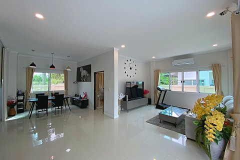 Chalet de 4 dormitorios en Hua Hin, Tailandia № 168507 - foto 6