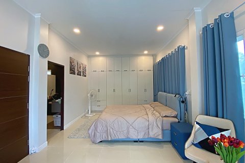 Chalet de 4 dormitorios en Hua Hin, Tailandia № 168507 - foto 25
