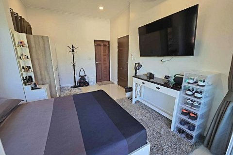 Chalet de 4 dormitorios en Hua Hin, Tailandia № 168507 - foto 22