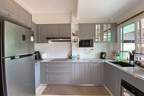 Chalet de 4 dormitorios en Hua Hin, Tailandia № 168507 - foto 14
