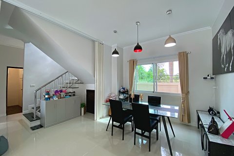 Chalet de 4 dormitorios en Hua Hin, Tailandia № 168507 - foto 10