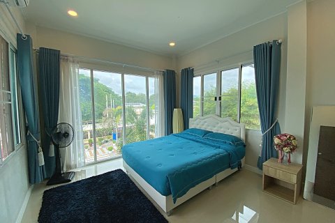Chalet de 4 dormitorios en Hua Hin, Tailandia № 168507 - foto 30