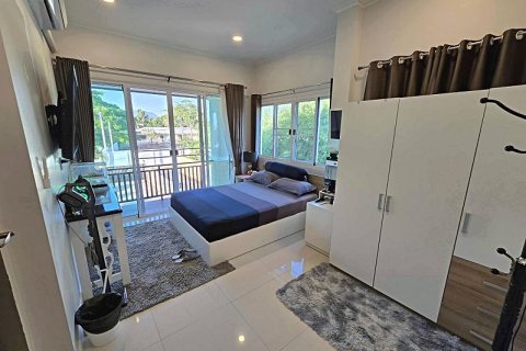 Chalet de 4 dormitorios en Hua Hin, Tailandia № 168507 - foto 23