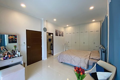 Chalet de 4 dormitorios en Hua Hin, Tailandia № 168507 - foto 26